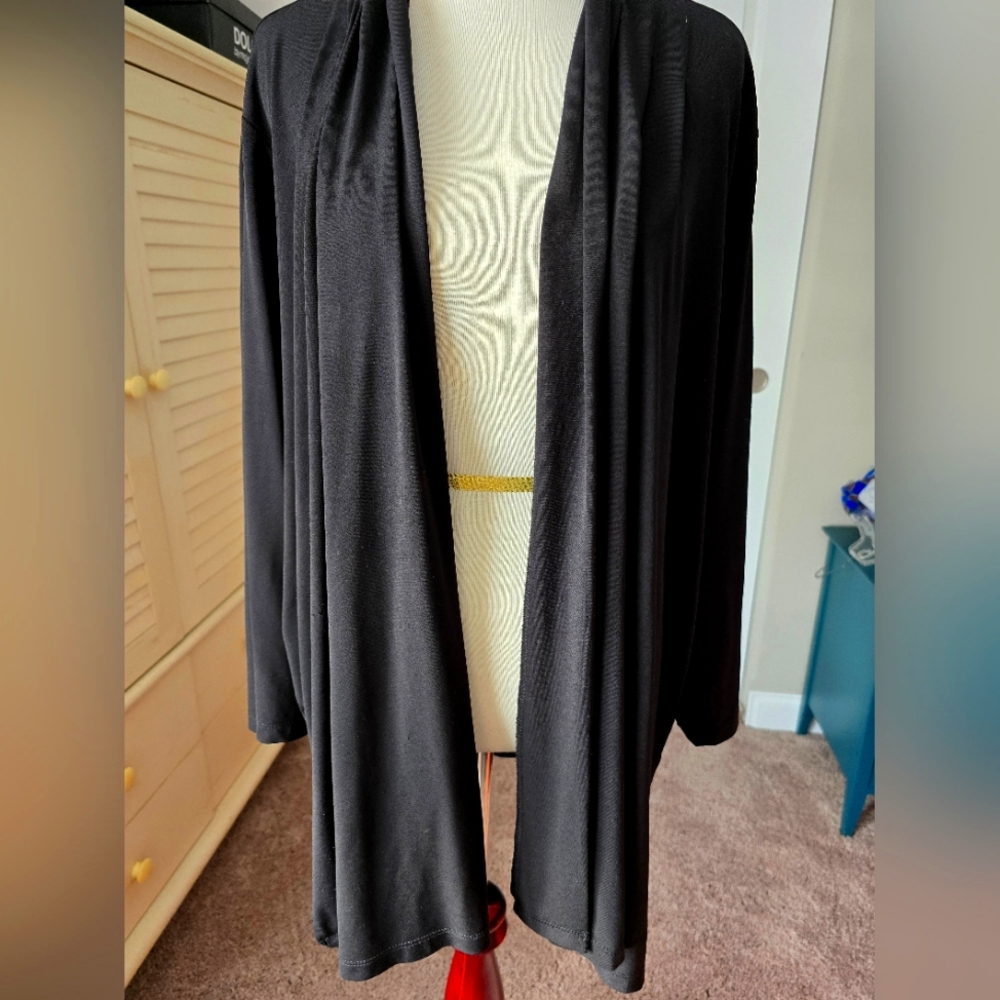 Avenue VIP Knits black swingy jacket Size 26/28